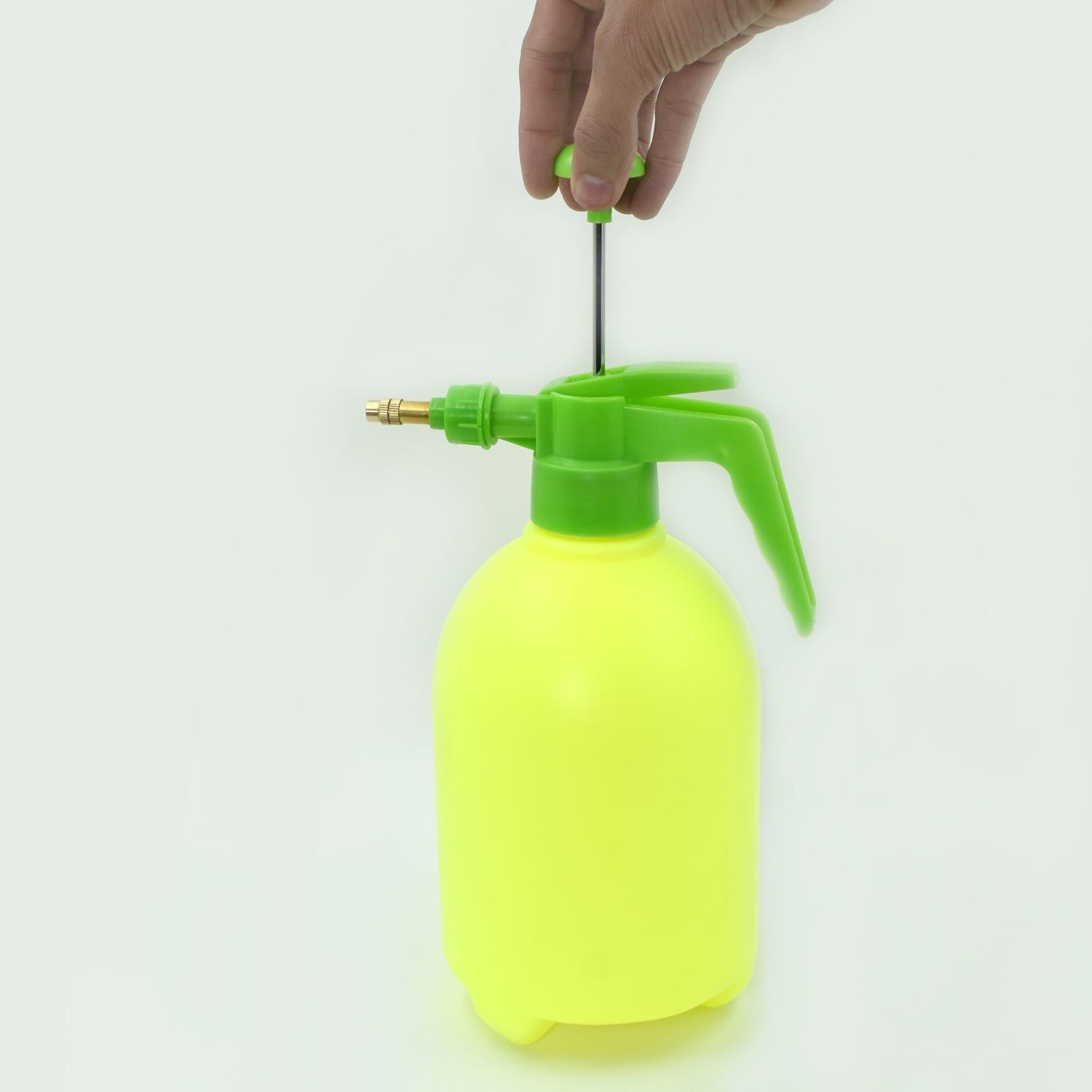 9024 2 L FF Garden Sprayer used in all kinds of garden and park for sprinkling and showering purposes. 9024 2 L FF Garden Sprayer used in all kinds of garden and park for sprinkling and showering purposes.
